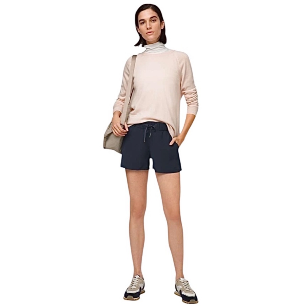 Lululemon On The Fly Black Mid Rise *Full On Luxtreme Shorts Size 4